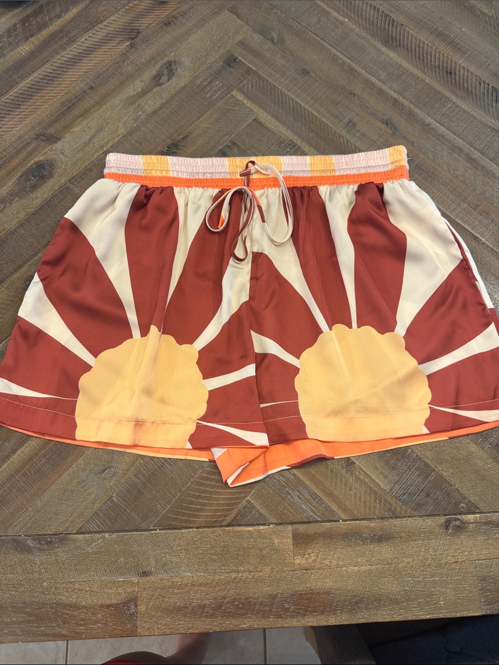 Gianni Bini Rust & Cream Sunburst Drawstring Shorts